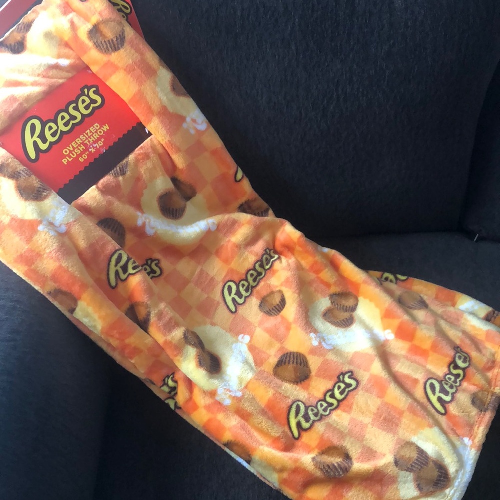 Reese’s Miniature Peanut Butter Cups Plush Throw Blanket